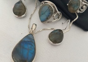 Labradorite Gemstone