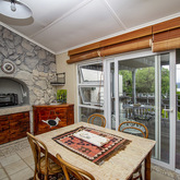 Kitchen with Braai Facilities - Holte vir die Voet Akkommodasie - Xplorio™ Gansbaai