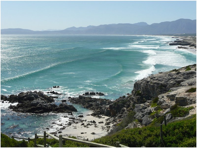 View from above, walking down to Die Plaat First Beach