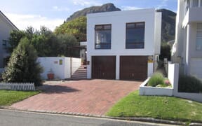 3 Bedroom House to Rent in Voelklip - R13,500 per month