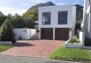 3 Bedroom House to Rent in Voelklip - R13,500 per month