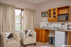 bredasdorp_accommodation_glass_tree_bb_kitchenette_1683190245