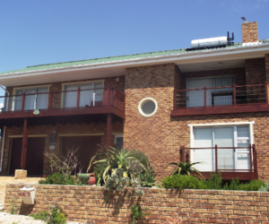 R2,960,000 | 5 Bedroom House For Sale in De Kelders