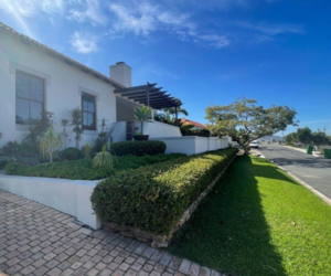 4 Bedroom House to Rent in Berghof - R5,000 per day