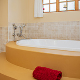 Oystercatcher Bathroom - Bellavista Country Place - Xplorio™ Stanford