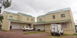 6 Bedroom Cluster House for Sale in Villiersdorp: R2,940,000