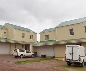 6 Bedroom Cluster House for Sale in Villiersdorp: R2,940,000