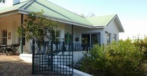 2 Bedroom House for Sale in Theewaterskloof: R2,500,000