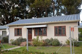 2 Bedroom Bachelor Apartment for Sale in Villiersdorp: R1,380,000