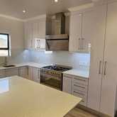 Eezi Quarts Sparkle Tops, High Gloss Finishes in Kitchen - Overstrand Kaste - Xplorio™ Kleinmond