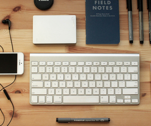 How to Build a Charming Indoor General-Purpose Table Out of Pine Wood