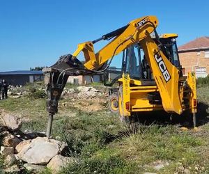 TLB - Backhoe Loader with Tok Tok Hammer Attachment