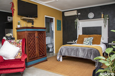 stanford_self_catering_la_casita_stanford_self_catering_bedroom_wih_seater_1691753948