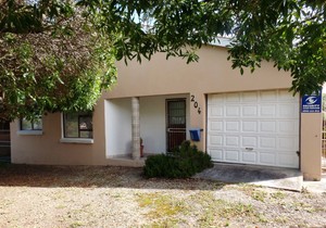 2 Bedroom House for Sale in De Kelders: R1,590,000