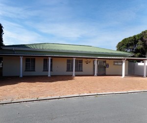 5 Bedroom House for Sale in Kleinbaai: R3,950,000