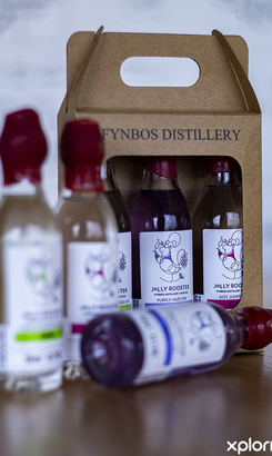 stanford_places_to_eat_jolly_rooster_fynbos_distillery_gift_sized_bottles_1694759824