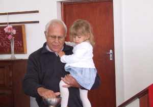 Oupa Dirk van Dyk doop sy ‘Duitse’-kleindogter