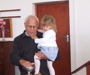 Oupa Dirk van Dyk doop sy ‘Duitse’-kleindogter