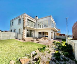 3 Bedroom House for Sale in Perlemoenbaai: R3,155,000