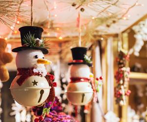 Actionable Examples for “Festive Visual Merchandising”