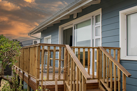 gansbaai_accommodation_no1_harbour_way_entrance_of_deck_with_sunset_copy_1701754922