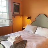 Peach front stoep room - Stoep: sleep•studio•spaza - Xplorio™ Napier