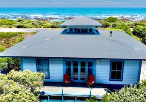 R2,950,000 | 3 Bedroom House For Sale in Pearly Beach