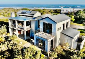 R5,200,000 | 4 Bedroom House For Sale in Pearly Beach