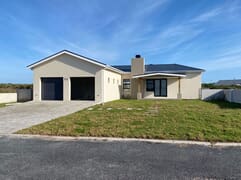 3 Bedroom House for Sale in Kleinbaai: R3,175,000