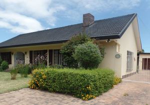 4 Bedroom House for Sale in Gansbaai: R3,600,000