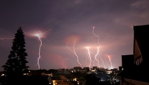 ‘Ongekende’ Donderslae en Weerligstrale