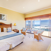 Walker Bay Room with Sea View - Whale Waters Self Catering Lodge - Xplorio™ Gansbaai