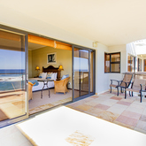 Walker Bay Room with Porch - Whale Waters Self Catering Lodge - Xplorio™ Gansbaai
