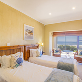 West Room - Whale Waters Self Catering Lodge - Xplorio™ Gansbaai