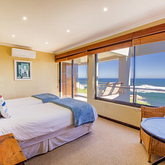 Stanford Room - Whale Waters Self Catering Lodge - Xplorio™ Gansbaai