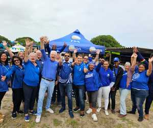 Wes-Kaapse Premier Geniet Gansbaai - Premier Alan Winde