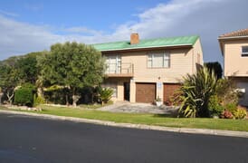 3 Bedroom House for Sale in Franskraal: R2,950,000