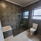 Property 71 - Inside Bath 2 - Altmic Building Contractors - Xplorio™ Gansbaai