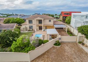 Coastal Luxury Living: Stunning 4 Bedroom Home with Pool and Study