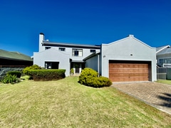 4 Bedroom House For Sale in Franskraal | R3,745,000