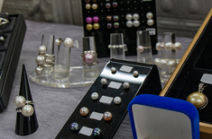 hermanus_jewellery_store_glamourous_girls_pearl_ear_drops_copy_1715081037