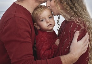 Heartwarming Family Shoot: Pregnancy Announcement