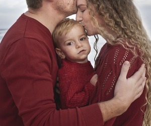 Heartwarming Family Shoot: Pregnancy Announcement