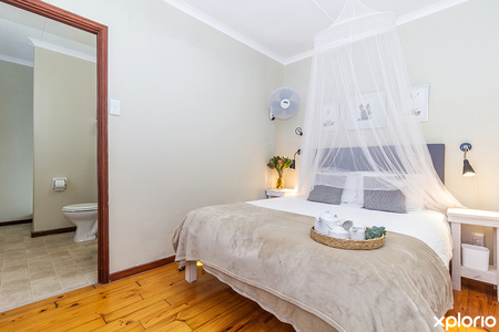 gansbaai_accommodation_guppy_huys_main_bedroom_with_en_suite_1716293234