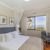 Second bedroom with View - Guppy Huys Oceanfron Eco Villa - Xplorio™ Gansbaai