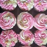 Lady in Pink Cupcakes - Dream Creationz - Xplorio™ Riviersonderend