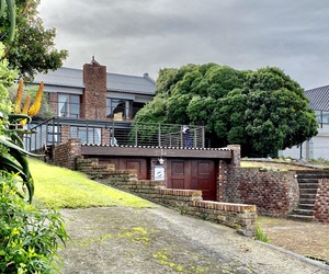 5 Bedroom House For Sale in Franskraal