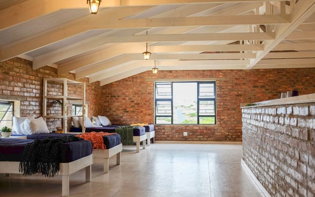 Spacious Loft with 6 single beds, and Smart TV