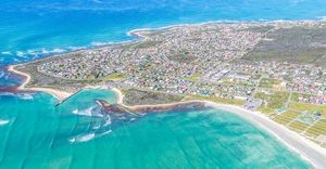 StruisbaaiDiscover Struisbaai: Pristine Beaches and Vibrant Harbour
