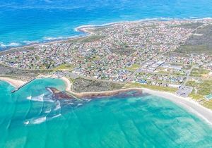 StruisbaaiDiscover Struisbaai: Pristine Beaches and Vibrant Harbour